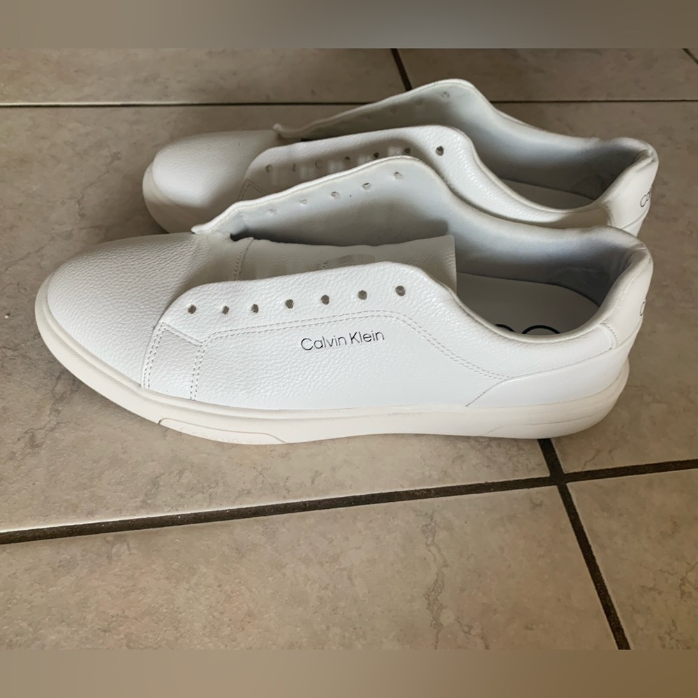 Like new Calvin Klein white sneaker